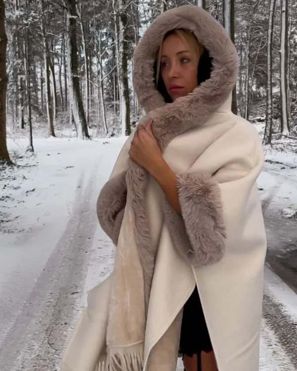 Kapuzen Cape Sedrun